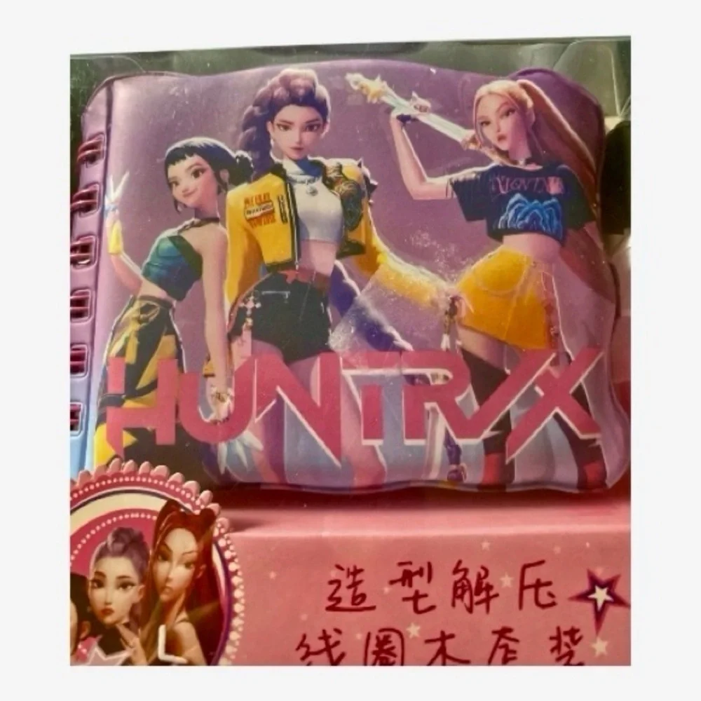 NWT-KPOP DEMON HUNTERS-MIRA SINGING DOLL & PUFFY MEMO BOOK WITH PEN